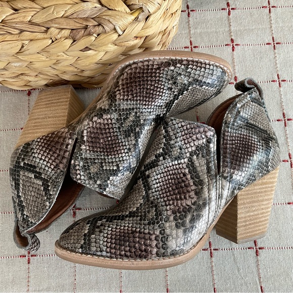 Jeffrey Campbell Rosalee Snakeskin Embossed Leather Ankle Boots Size 6 Booties - Picture 5 of 6